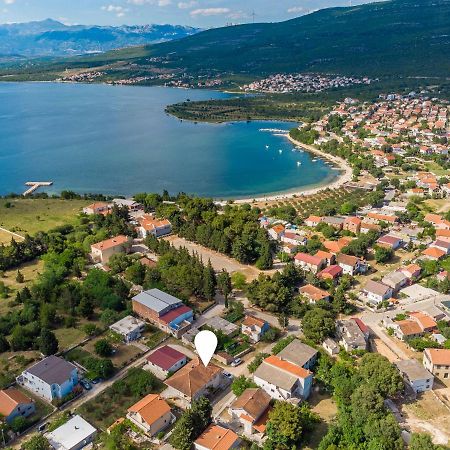 Apartmani Mila Gornji Karin Exteriör bild