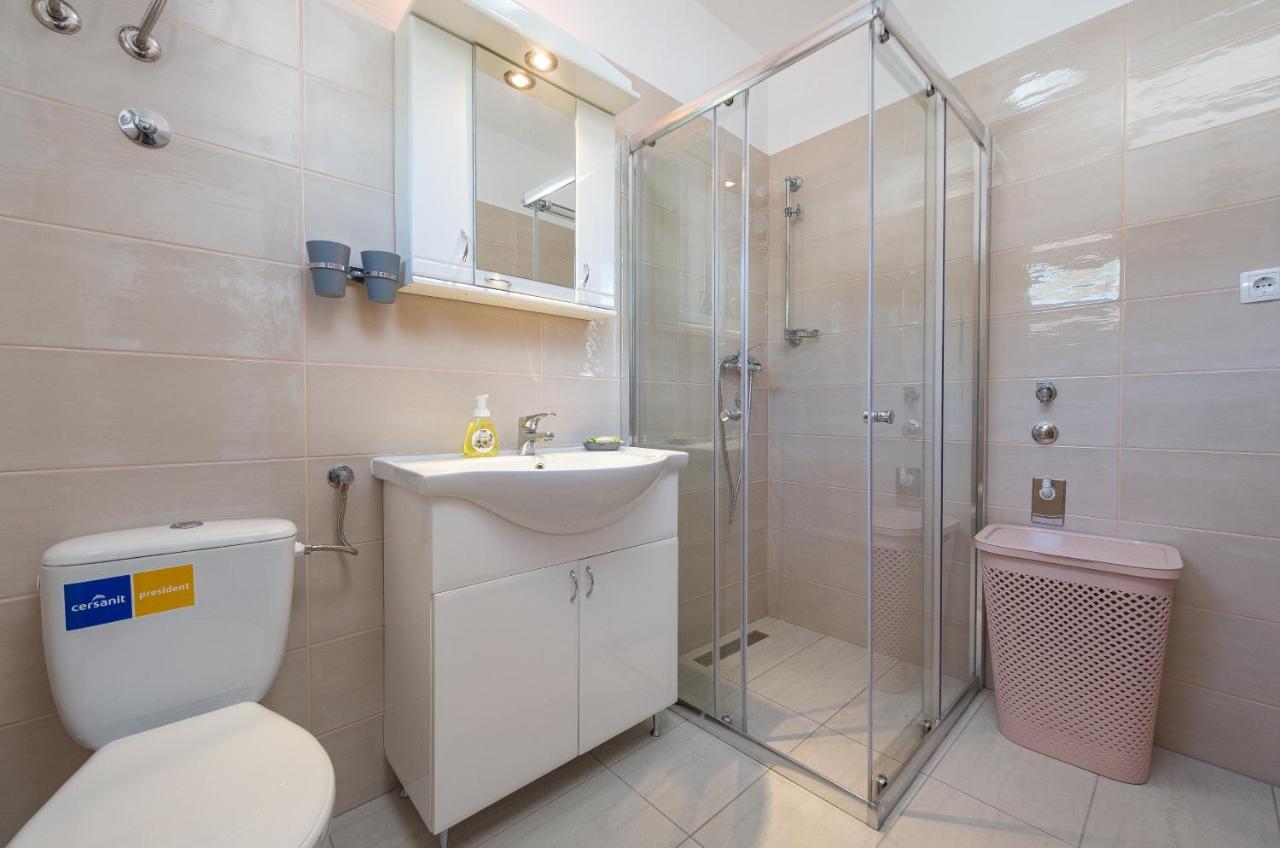Apartmani Mila Gornji Karin Exteriör bild