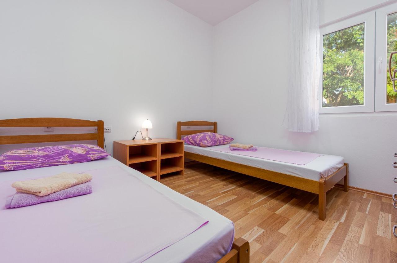 Apartmani Mila Gornji Karin Exteriör bild