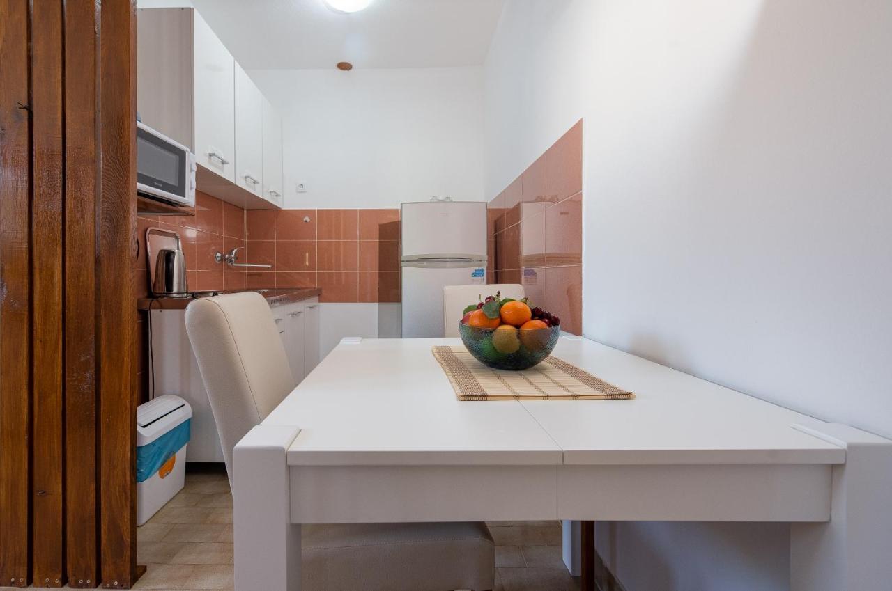 Apartmani Mila Gornji Karin Exteriör bild