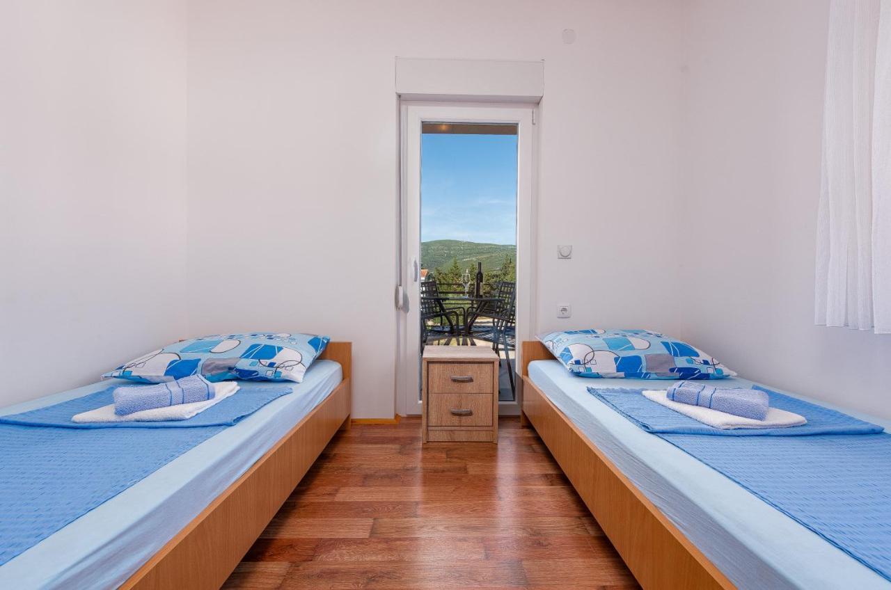 Apartmani Mila Gornji Karin Exteriör bild