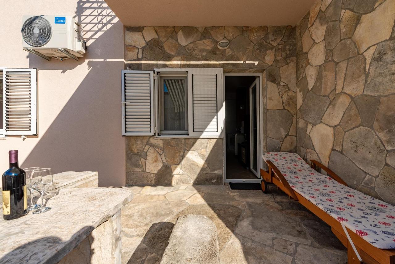 Apartmani Mila Gornji Karin Exteriör bild