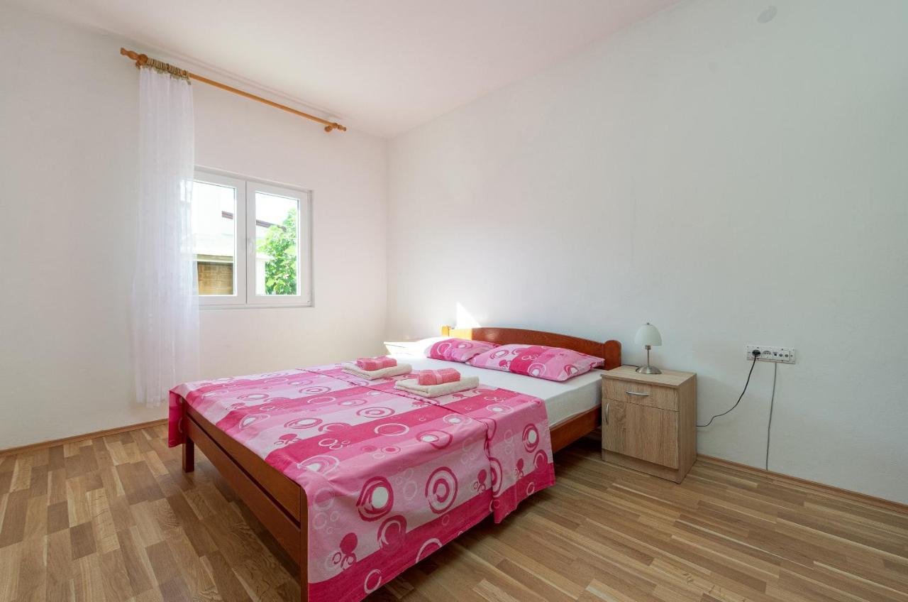Apartmani Mila Gornji Karin Exteriör bild