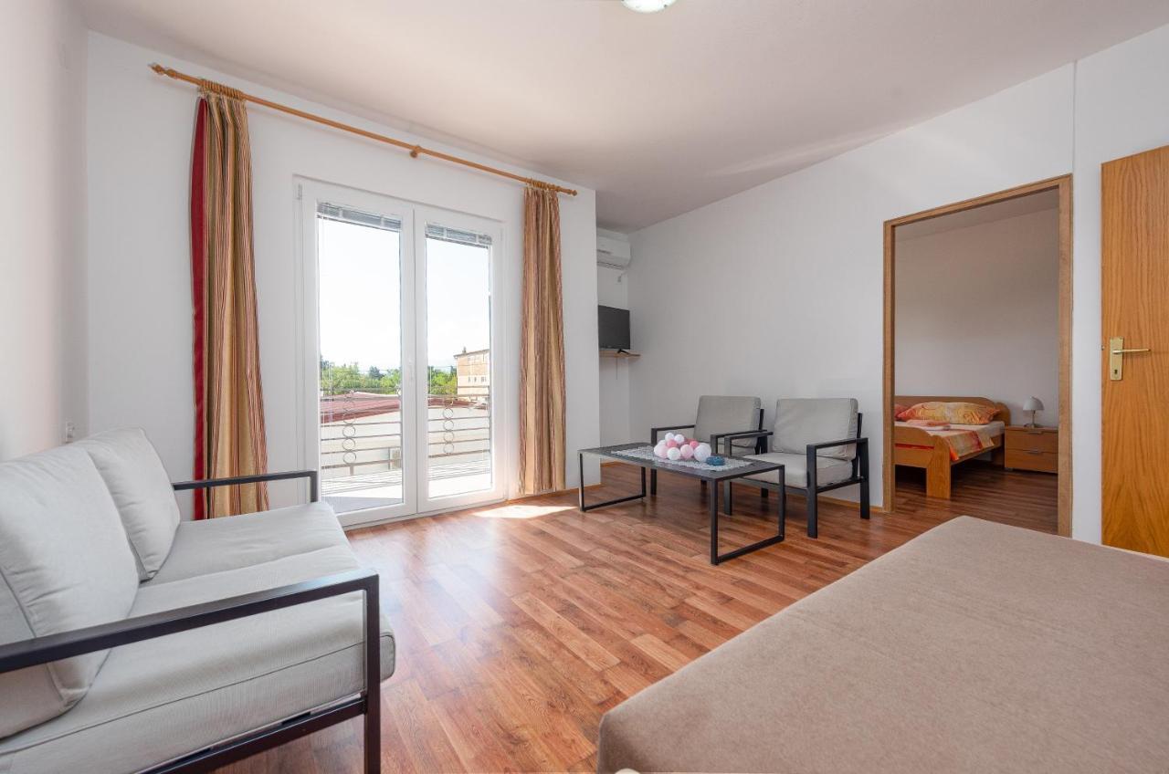 Apartmani Mila Gornji Karin Exteriör bild